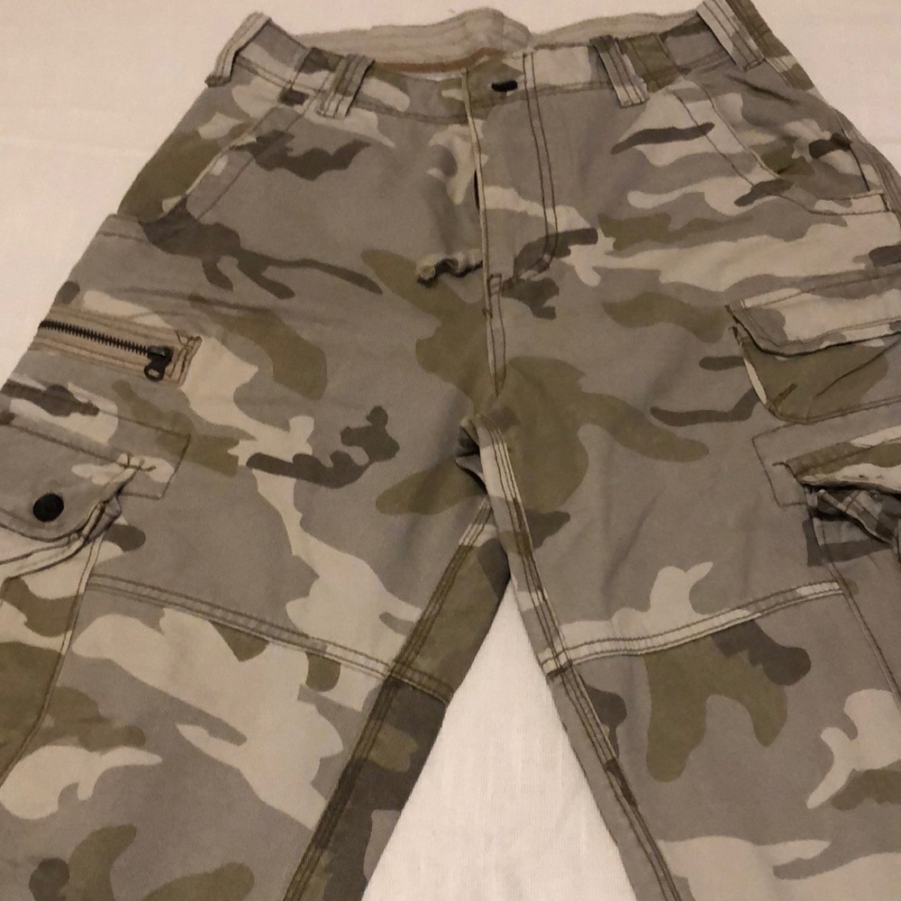 No boundaries camouflage cargo pants size W30 Inseam 30.